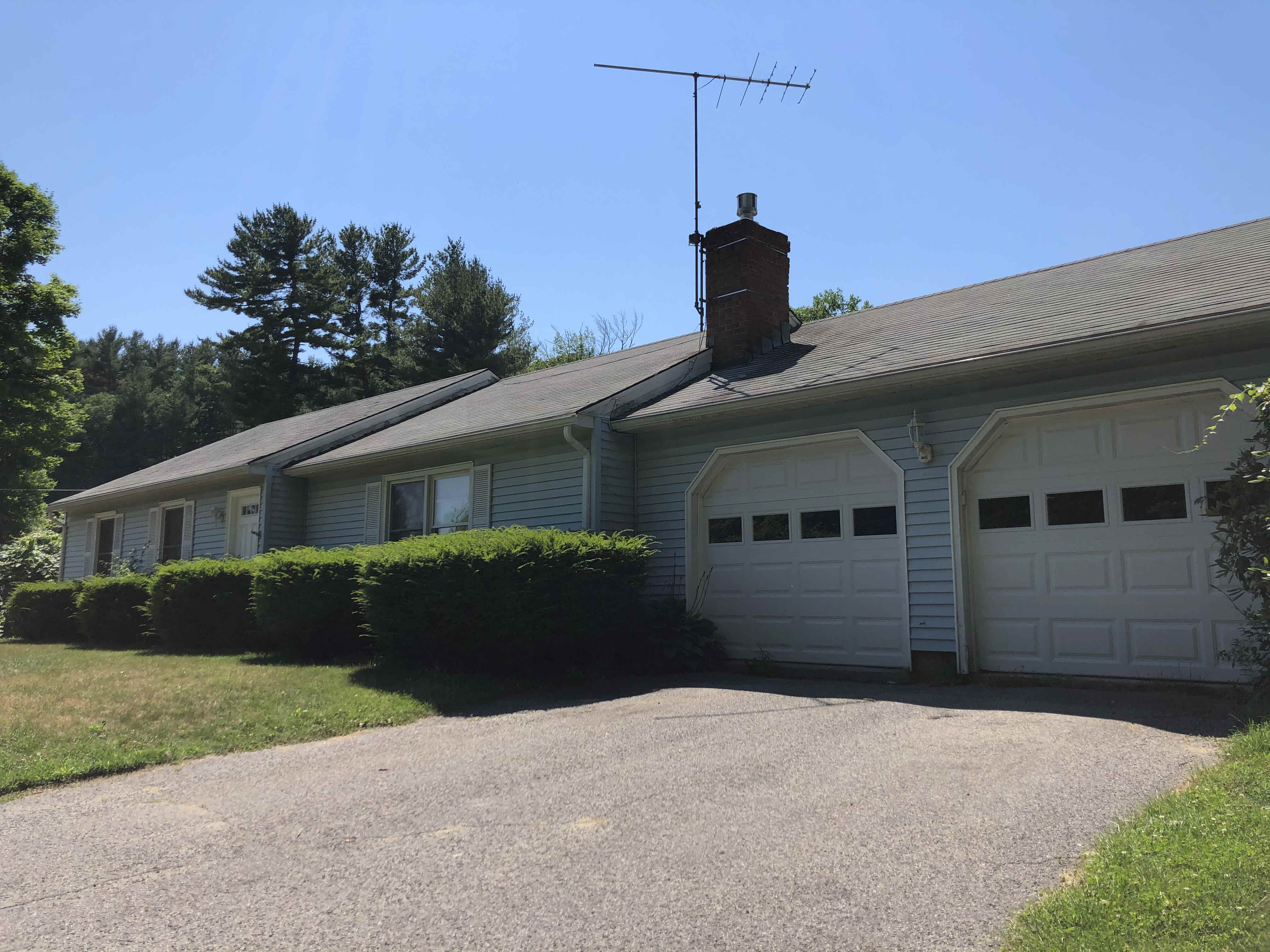 Building photograph for 204 UNDERMOUNTAIN ROAD
